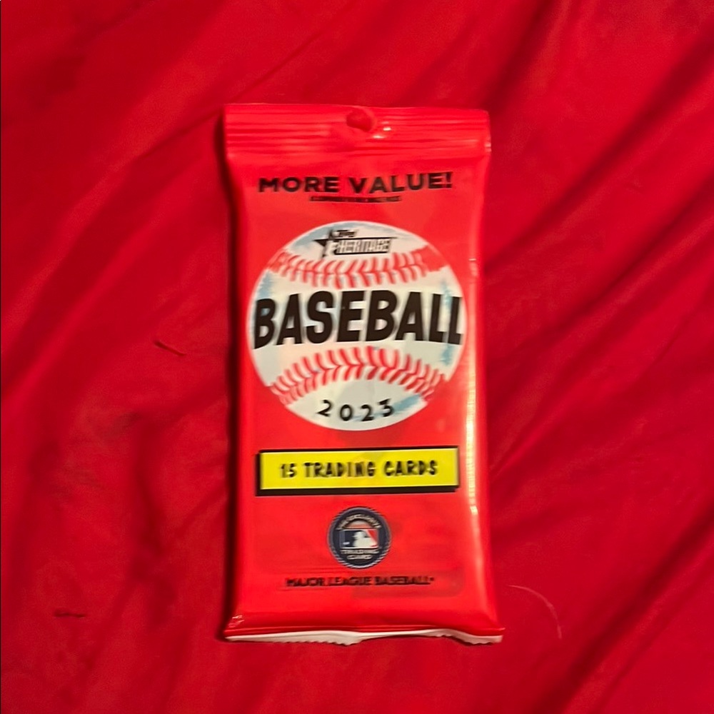 Topps Heritage Baseball Trading Cards Pack